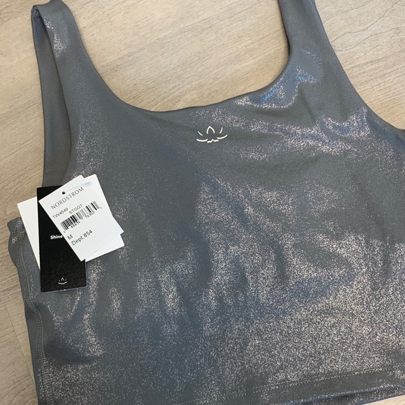 NWT Beyond Yoga Square Neck Crop Top - Picture 3 of 3